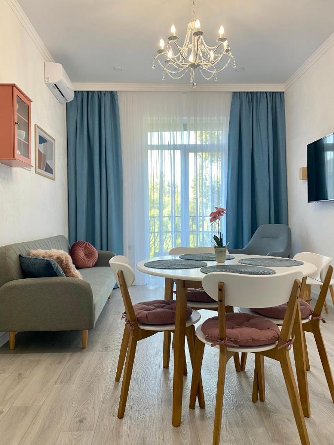 просторный люкс с 2-мя спальнями в центре,спасская 50 Apartment *