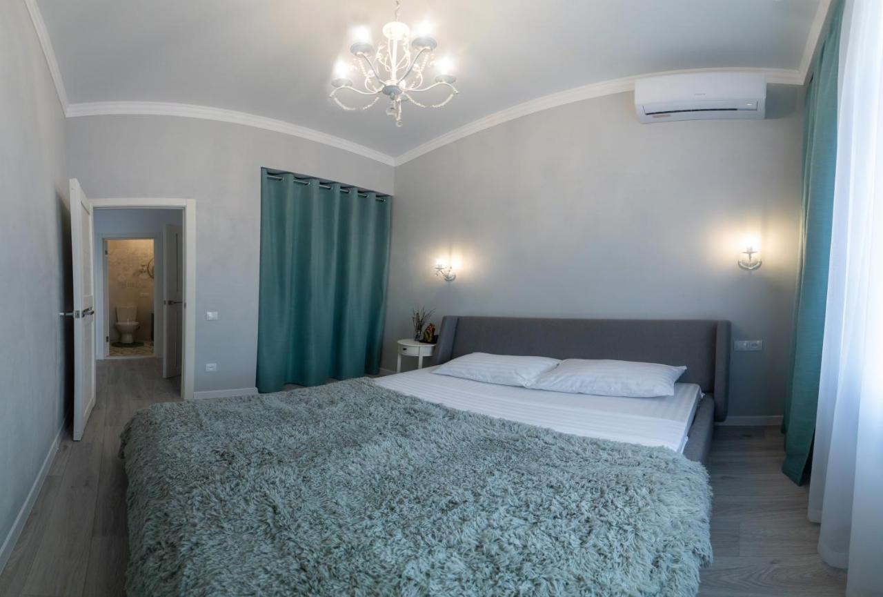 просторный люкс с 2-мя спальнями в центре,спасская 50 Apartment