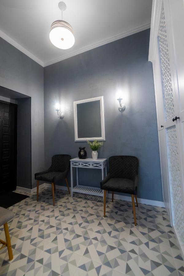 просторный люкс с 2-мя спальнями в центре,спасская 50 Apartment