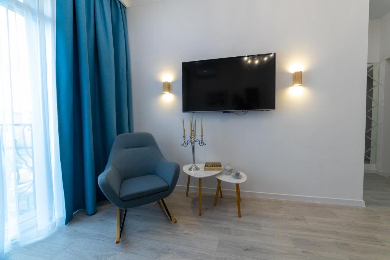 просторный люкс с 2-мя спальнями в центре,спасская 50 Apartment