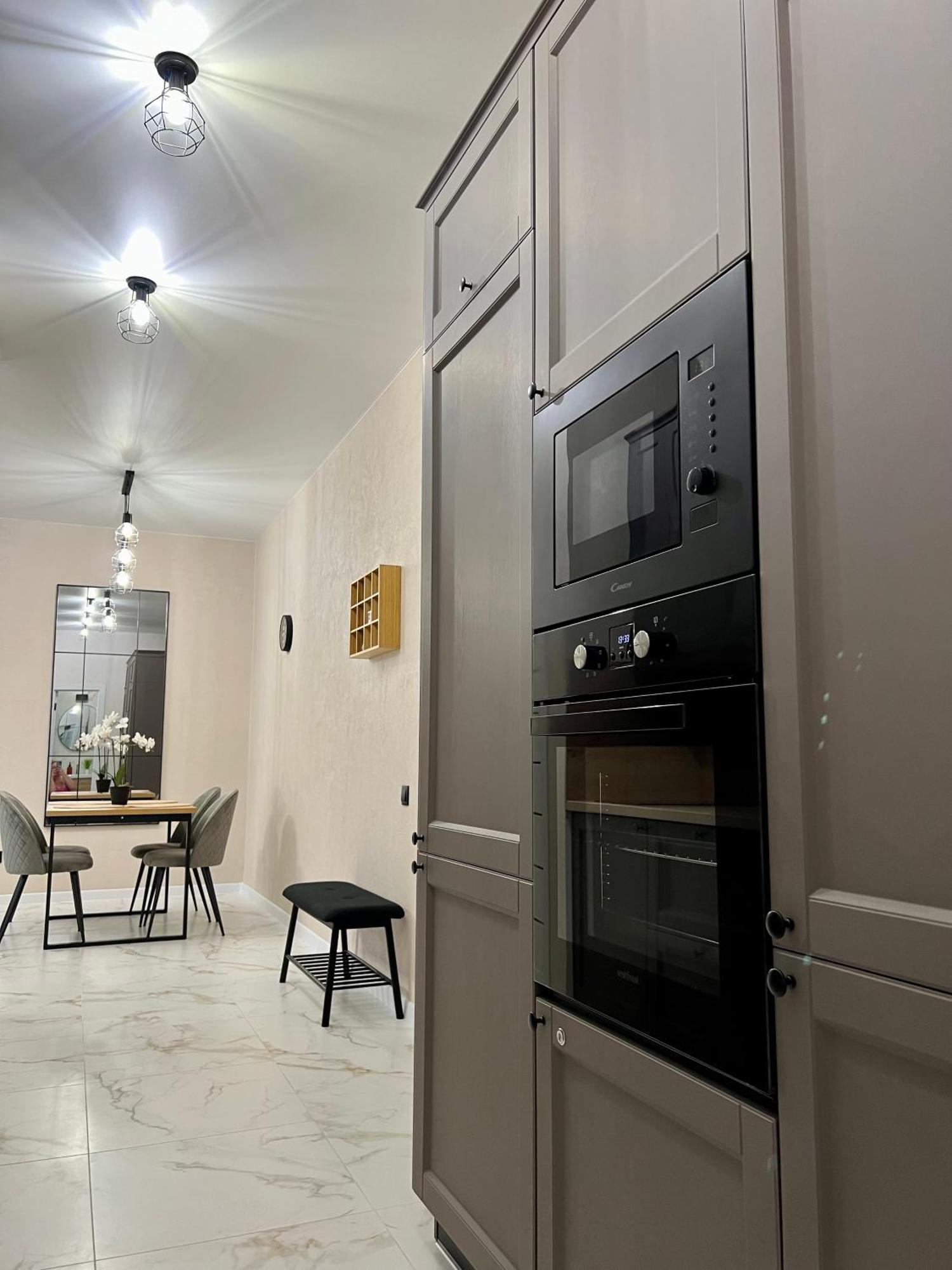 просторный люкс с 2-мя спальнями в центре,спасская 50 Apartment