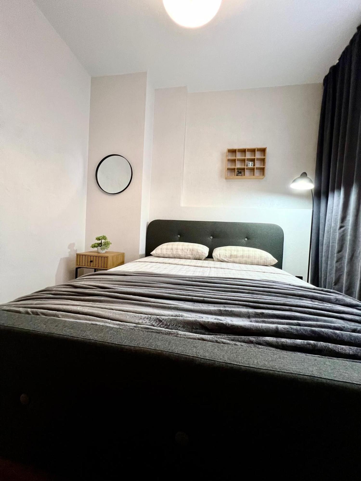 Apartment просторный люкс с 2-мя спальнями в центре,спасская 50 *