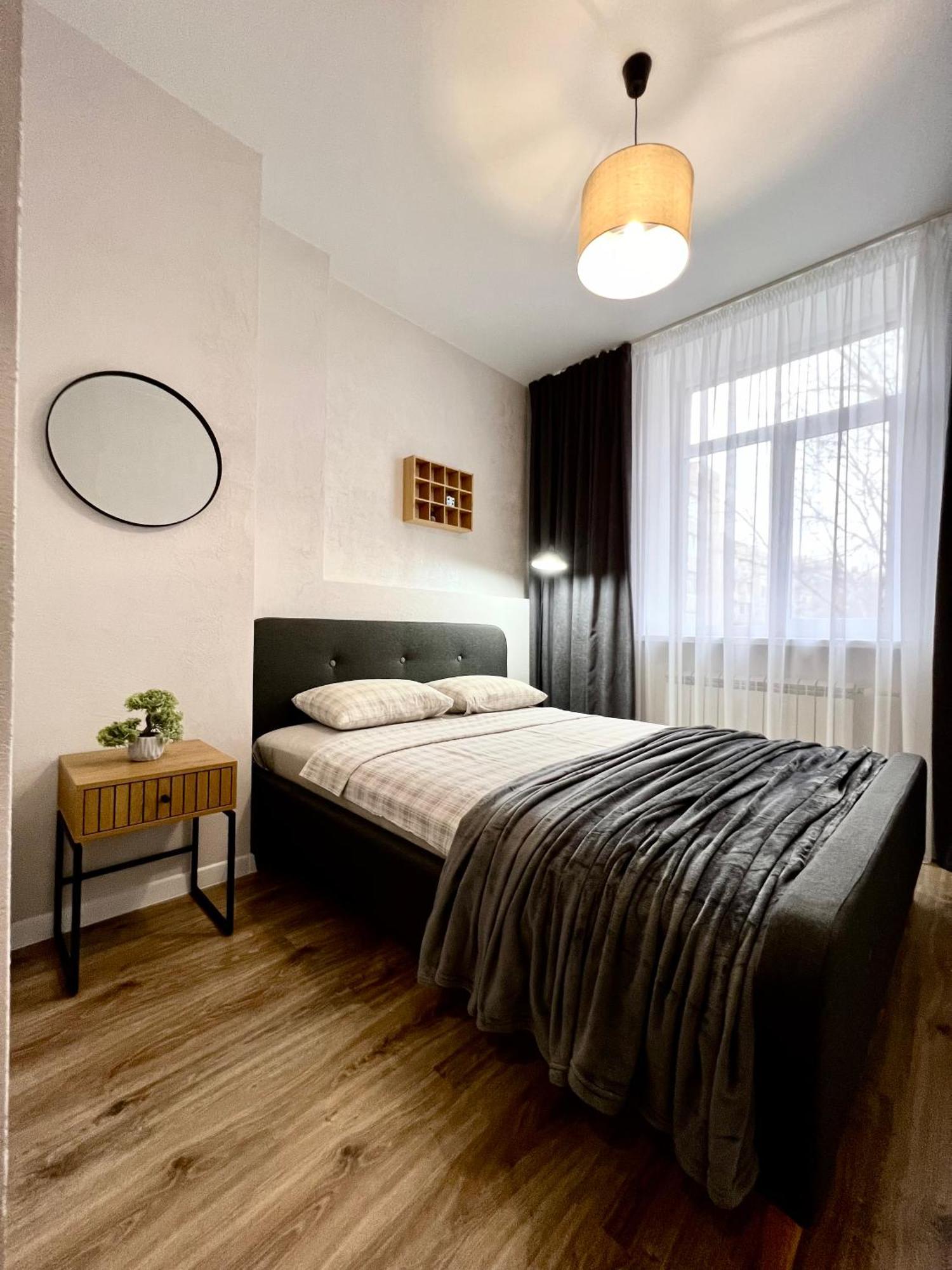 Apartment просторный люкс с 2-мя спальнями в центре,спасская 50 *