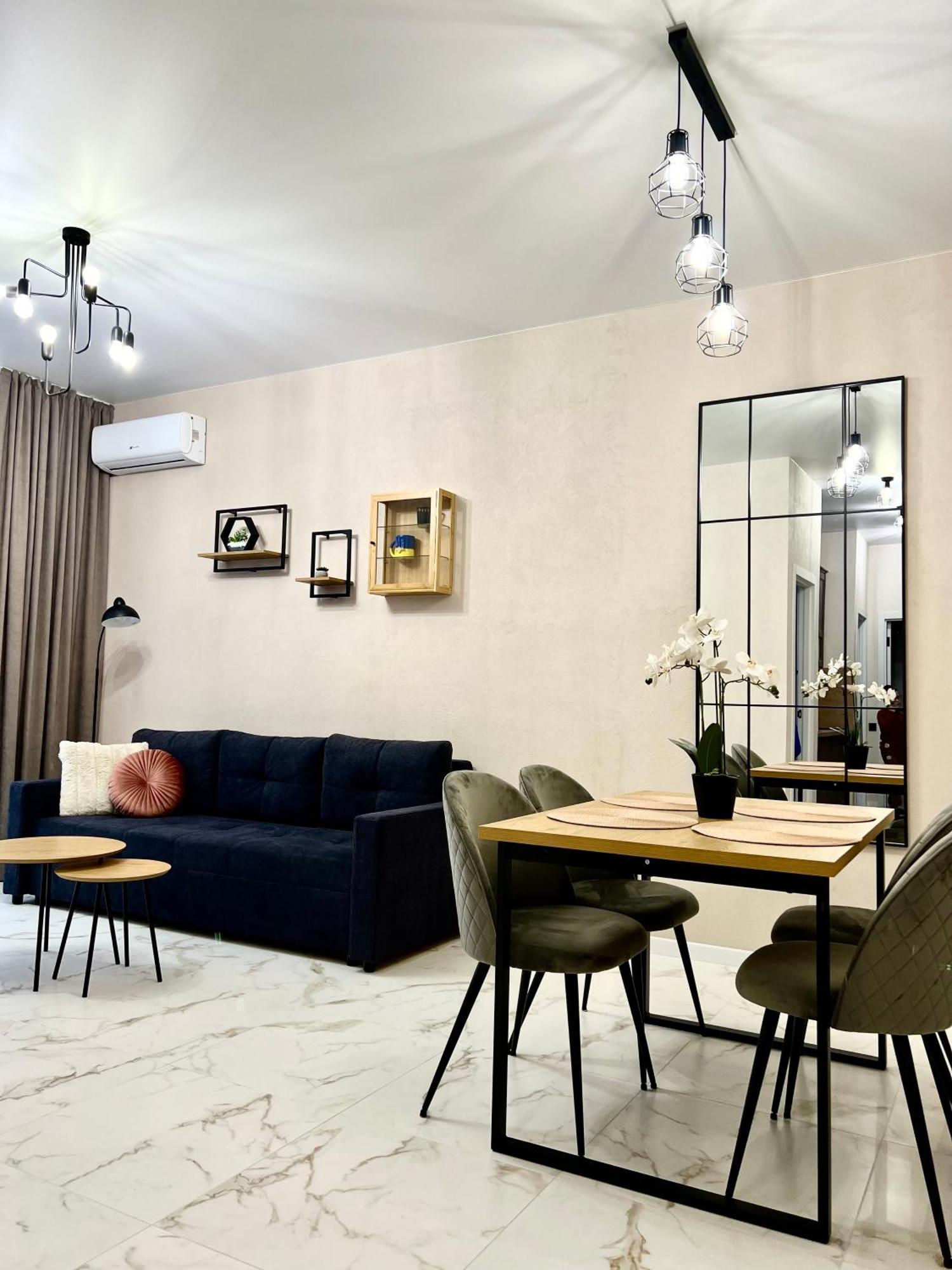 Apartment просторный люкс с 2-мя спальнями в центре,спасская 50 Mykolaiv
